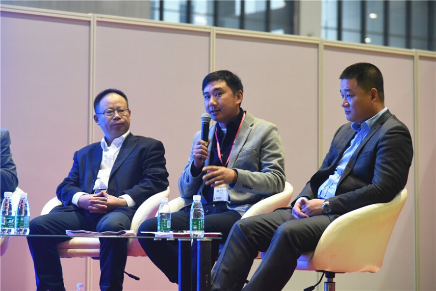 北京調(diào)良寵物職業(yè)培訓(xùn)學(xué)校校長(zhǎng)何軍先生闡述中國目前的寵物培訓(xùn)機(jī)構(gòu)現(xiàn)狀